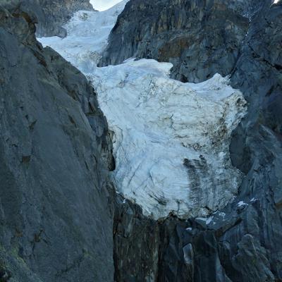 Sérac de la face nord de l'Aiguille du Plan sous les Deux Aigles