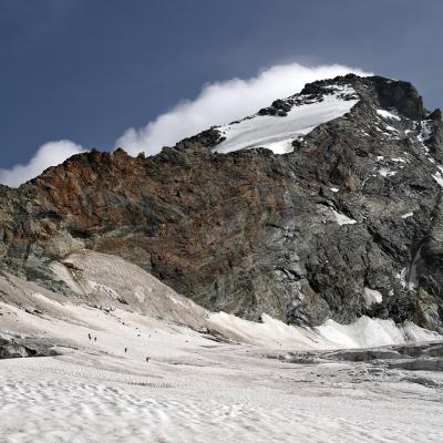 Descente, devant l'arête de Tiefenmatten