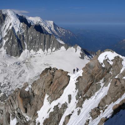 Une cordée entame la descente
