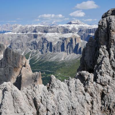 Vue sur le groupe de Sella et le Pordoi depuis la Torre Innerkofler