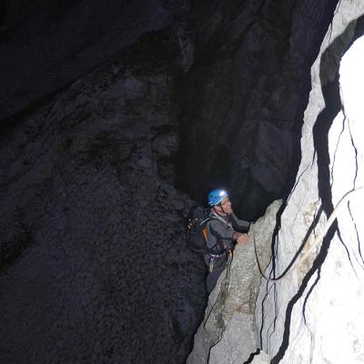 À la frontale sur le filon d'ophite d'attaque