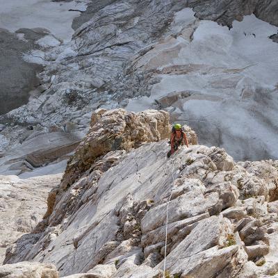 Cette fois sur le fil de l'arête intermédiaire, en excellent rocher