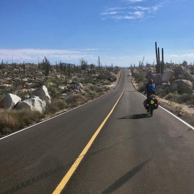 Un bout de route avec Alexandra et Pierre qui ensuite continueront le voyage plutôt par des pistes