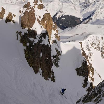 Descente en face sud-est du Pic Peyreget