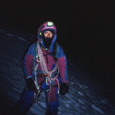 Arnaud au sommet, atteint de nuit