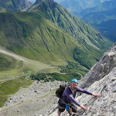 Dans les gradins du versant nord