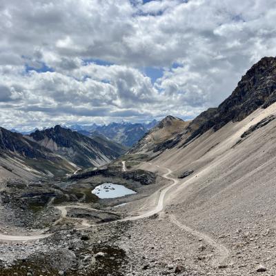 Montée au col de Quellaycocha entre Oyon et Rapaz