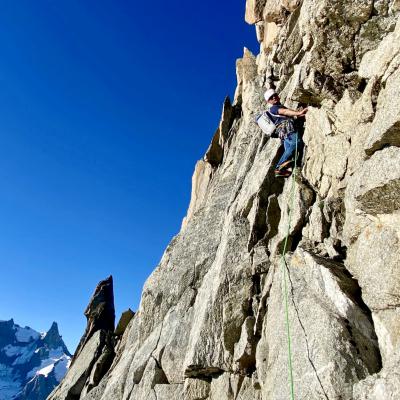 Derniere longueur pour rejoindre l'arête faitière des Grands Charmoz
